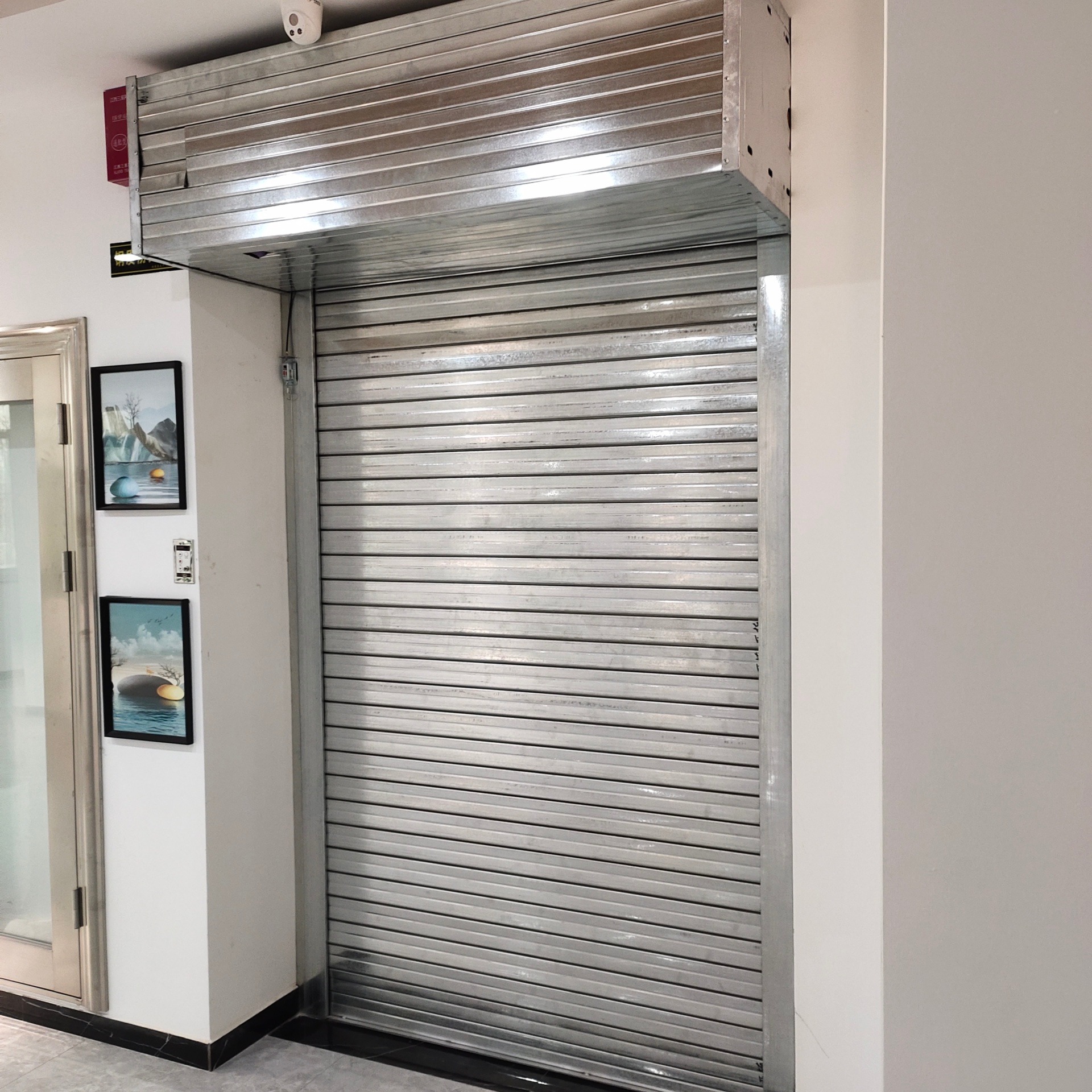 安装钢制防火卷帘门确保消防通道安全