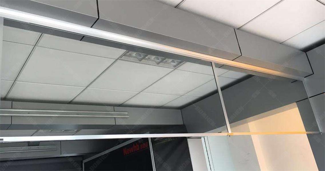 公共场所挡烟垂壁为什么要固定——夺命的烟雾，保命的板